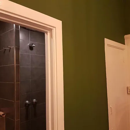 بيت شباب شباب آنا ماري