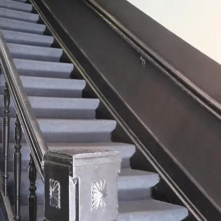 شباب آنا ماري *