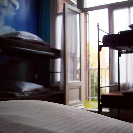 شباب آنا ماري