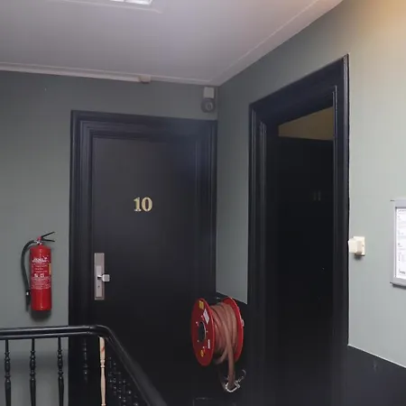 شباب آنا ماري *