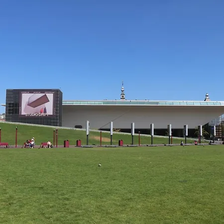 بيت شباب شباب آنا ماري *